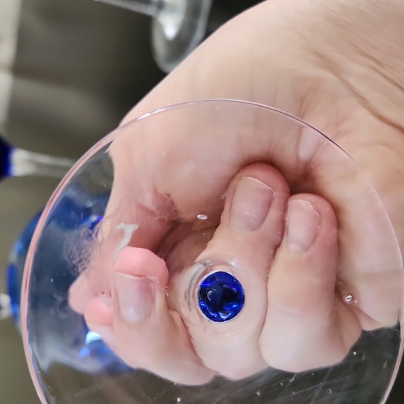 Cobalt Blue Color glasses Balloon Style 9” Tall Wine glasses set of seven - Picture 7 of 9